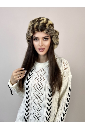 Шапка женская из текстиля с кроликом