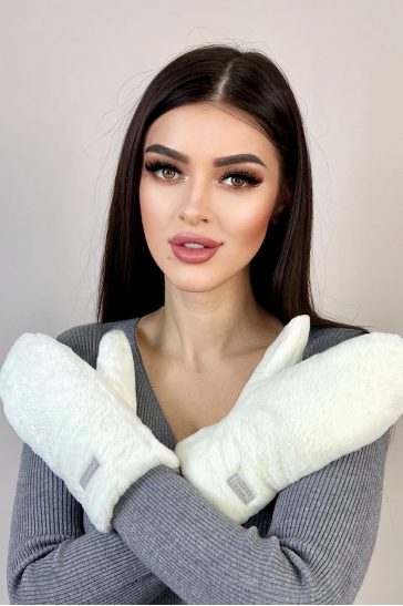 Меховые варежки женские