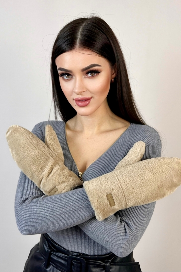 Меховые варежки женские