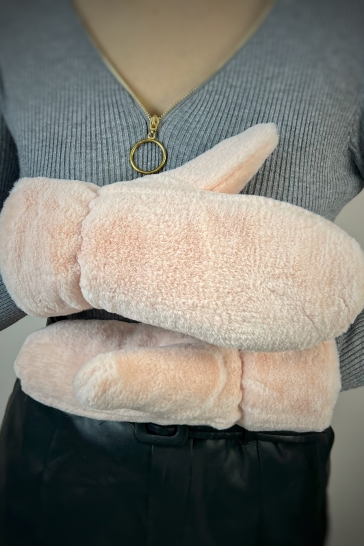 Меховые варежки женские