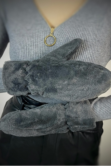 Варежки женские