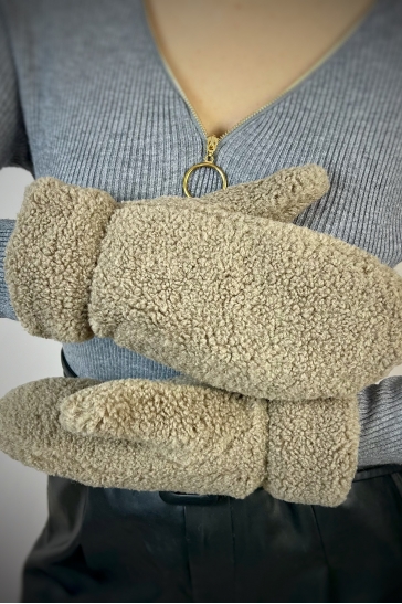 Варежки женские