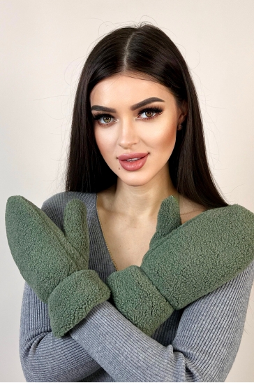 Меховые варежки женские